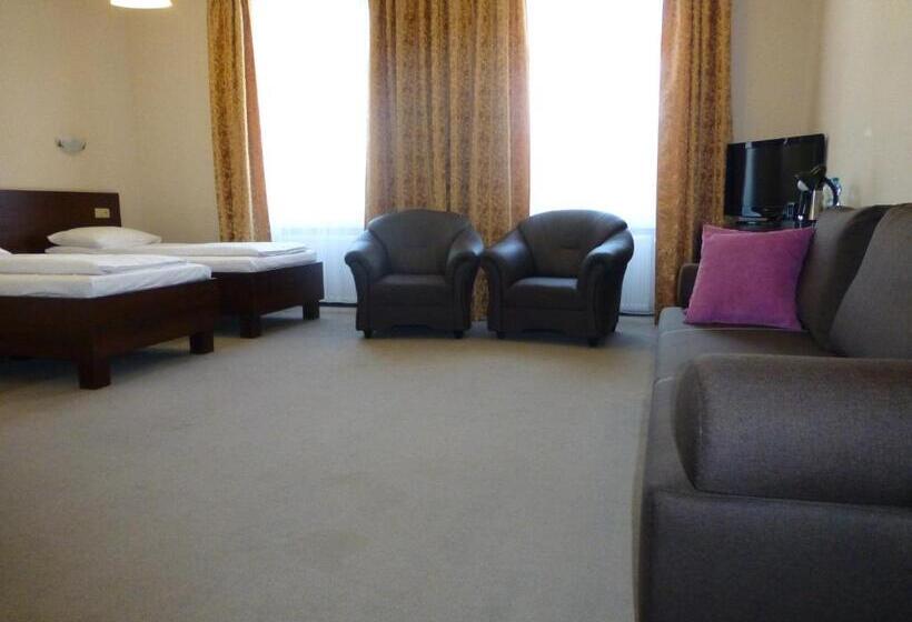 اتاق استاندارد چهار تخته, Cesarski   Kaiserhof