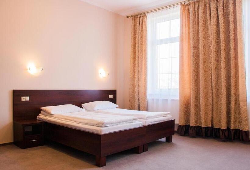 اتاق استاندارد چهار تخته, Cesarski   Kaiserhof