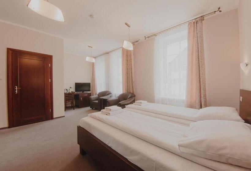 اتاق سوپریور, Cesarski   Kaiserhof