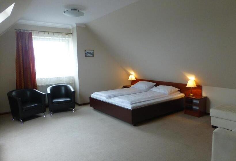 اتاق لوکس, Cesarski   Kaiserhof