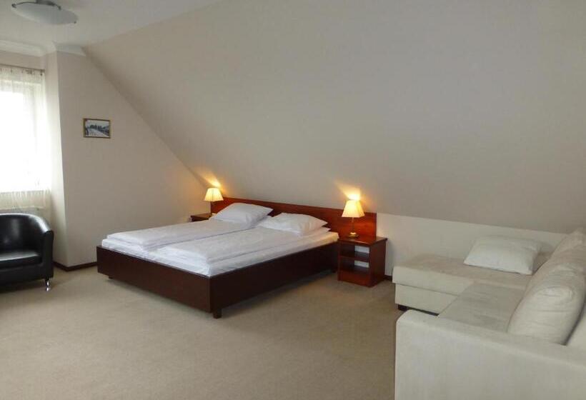 اتاق لوکس, Cesarski   Kaiserhof