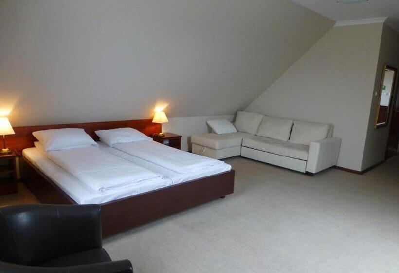 اتاق لوکس, Cesarski   Kaiserhof