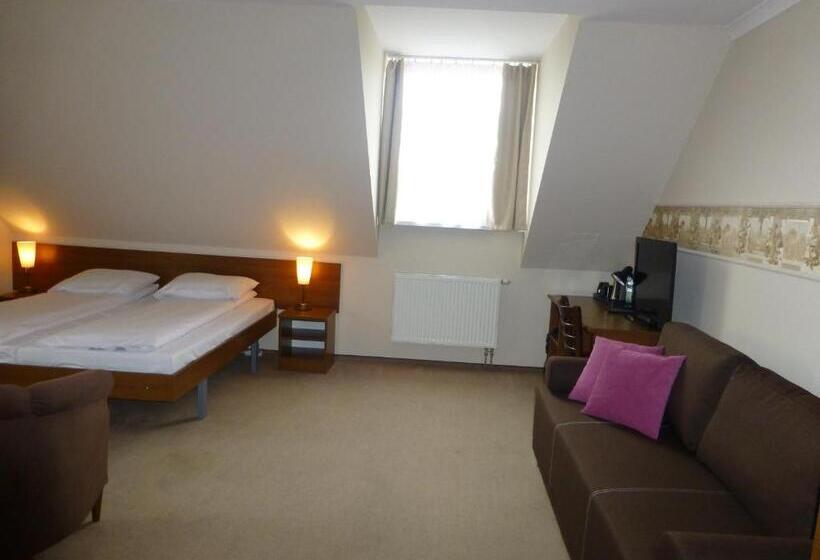 اتاق لوکس, Cesarski   Kaiserhof