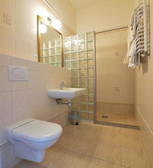 اتاق استاندارد چهار تخته, Cesarski   Kaiserhof