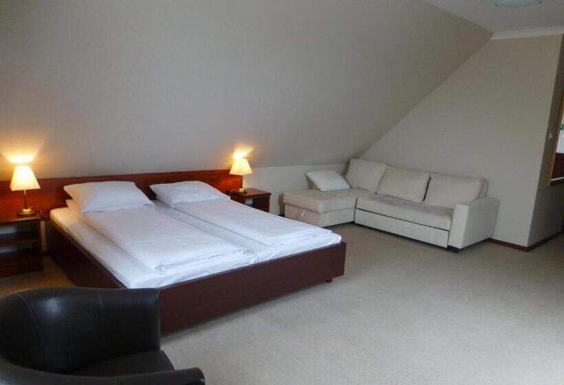 اتاق لوکس, Cesarski   Kaiserhof