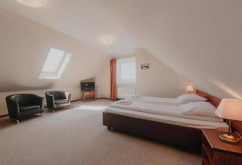 اتاق لوکس, Cesarski   Kaiserhof