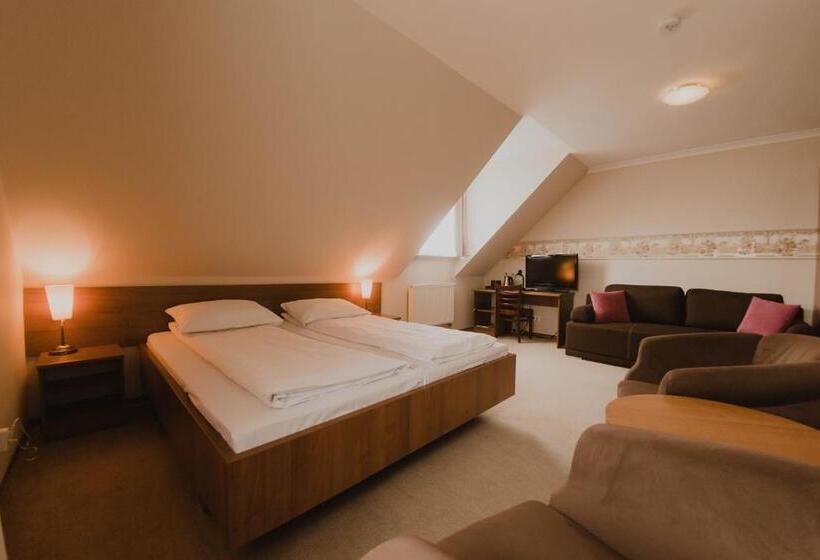 اتاق لوکس, Cesarski   Kaiserhof