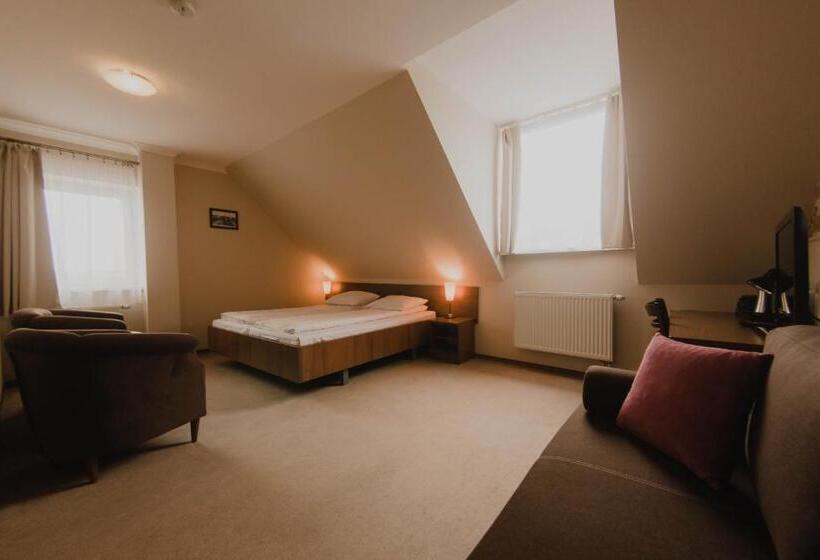 اتاق لوکس, Cesarski   Kaiserhof