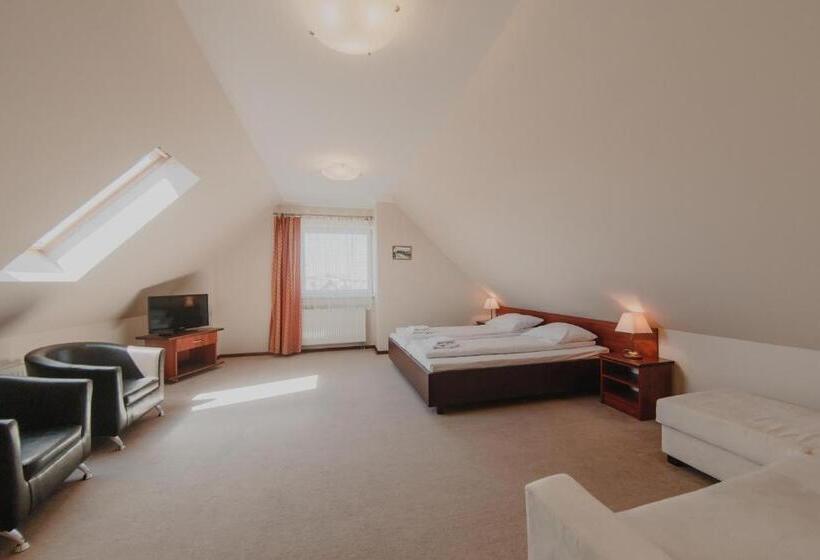 اتاق لوکس, Cesarski   Kaiserhof