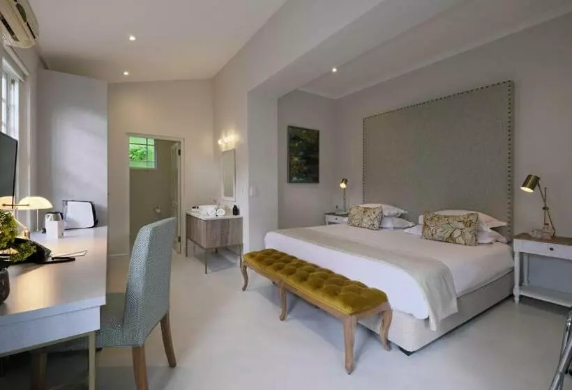 デラックスルーム, Chapter House Boutique Hotel By The Living Journey Collection