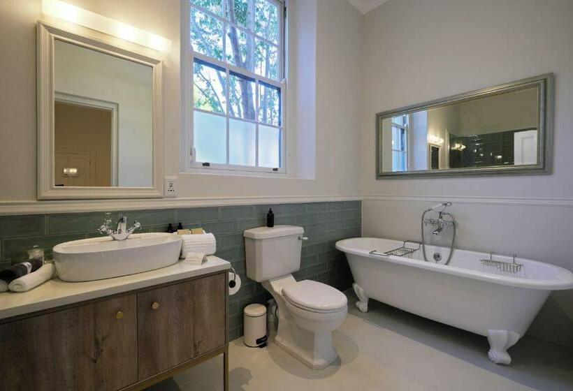 اتاق لوکس, Chapter House Boutique Hotel By The Living Journey Collection