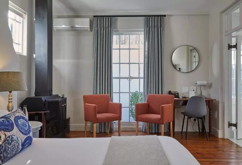 デラックスルーム, Chapter House Boutique Hotel By The Living Journey Collection