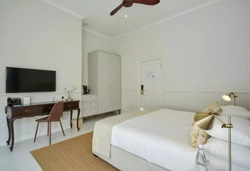デラックスルーム, Chapter House Boutique Hotel By The Living Journey Collection