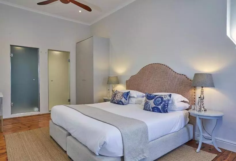 デラックスルーム, Chapter House Boutique Hotel By The Living Journey Collection