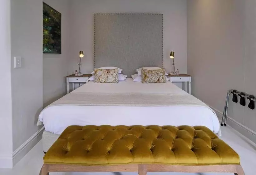 デラックスルーム, Chapter House Boutique Hotel By The Living Journey Collection