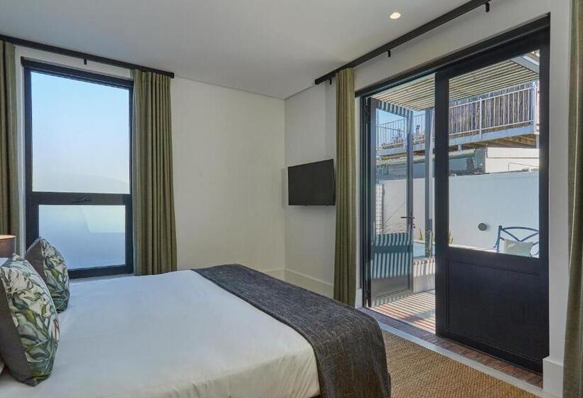 اتاق سوپریور با تخت بزرگ, Chapter House Boutique Hotel By The Living Journey Collection