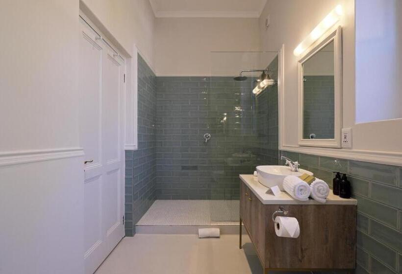 اتاق لوکس, Chapter House Boutique Hotel By The Living Journey Collection