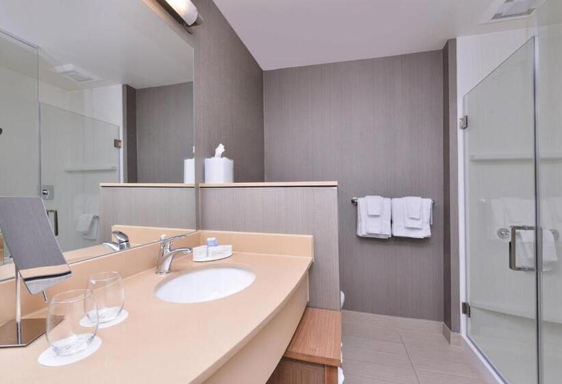 غرفة قياسية سرير كينج, Courtyard By Marriott Columbus Grove City