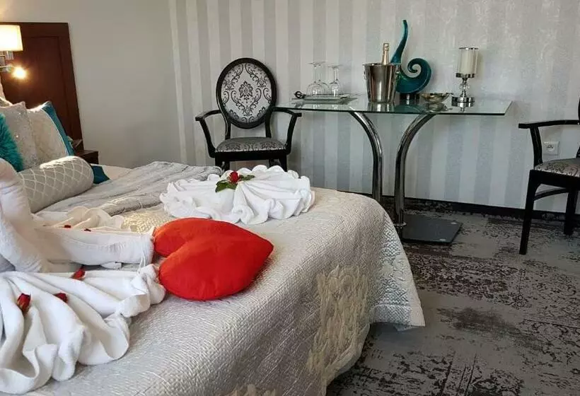 اتاق سوپریور, Cynamon