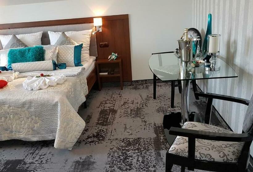 高级大房间, Cynamon