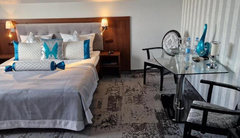 高级大房间, Cynamon