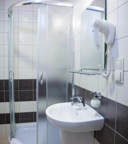 اتاق کلاسیک با چشمانداز شهر, Dom Na Podwalu