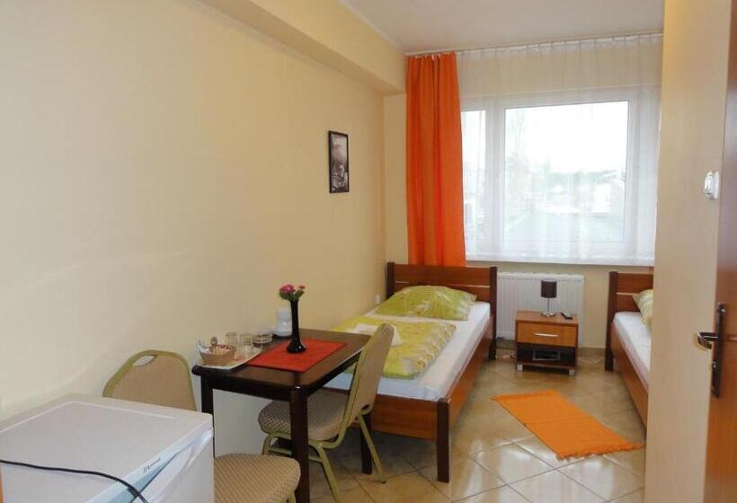 اتاق استاندارد سه نفره, Elda 2