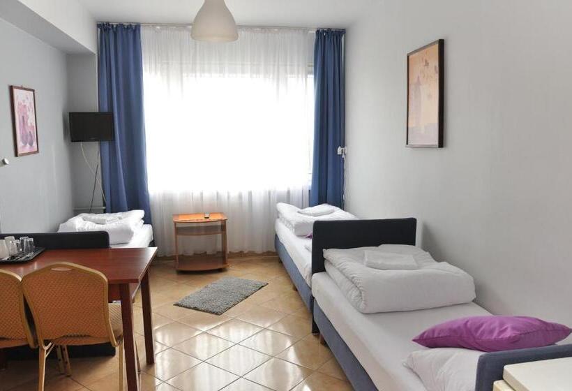 اتاق استاندارد سه نفره, Elda 2