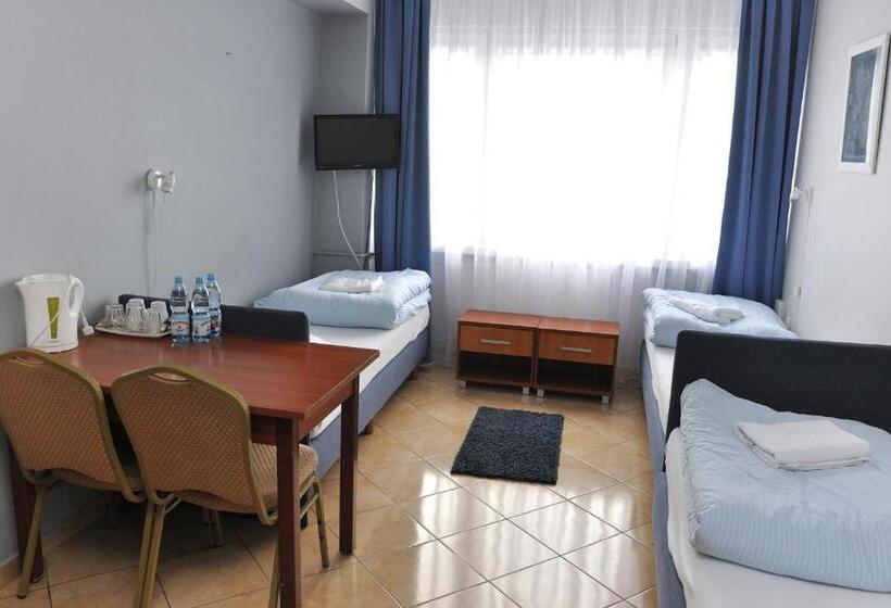 اتاق استاندارد سه نفره, Elda 2