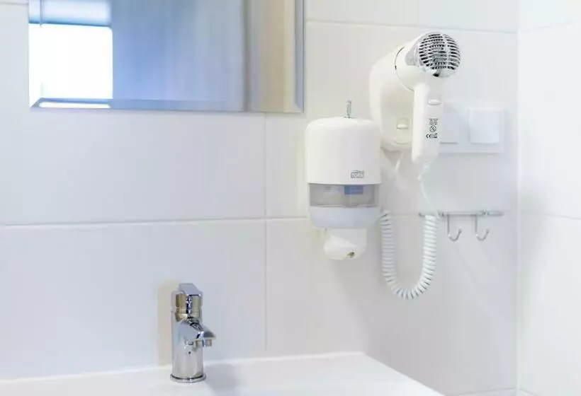 Premium Neljän Hengen Huone, Konopielka
