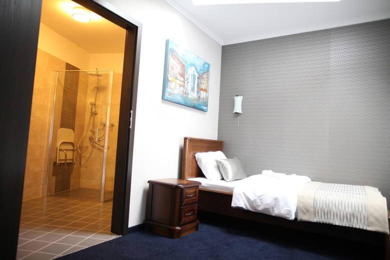 חדר יחיד קלאסי, Kamienica