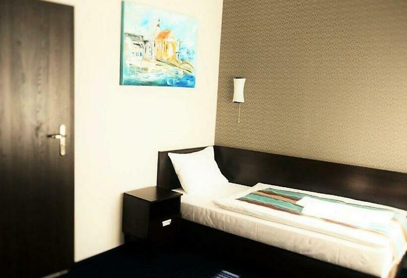 חדר יחיד קלאסי, Kamienica