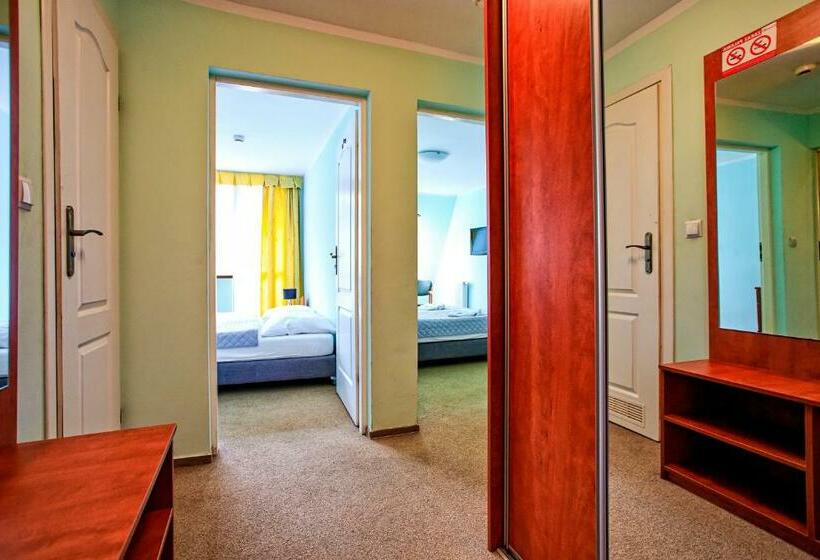 Четырехместный Номер Стандарт, Karolinka