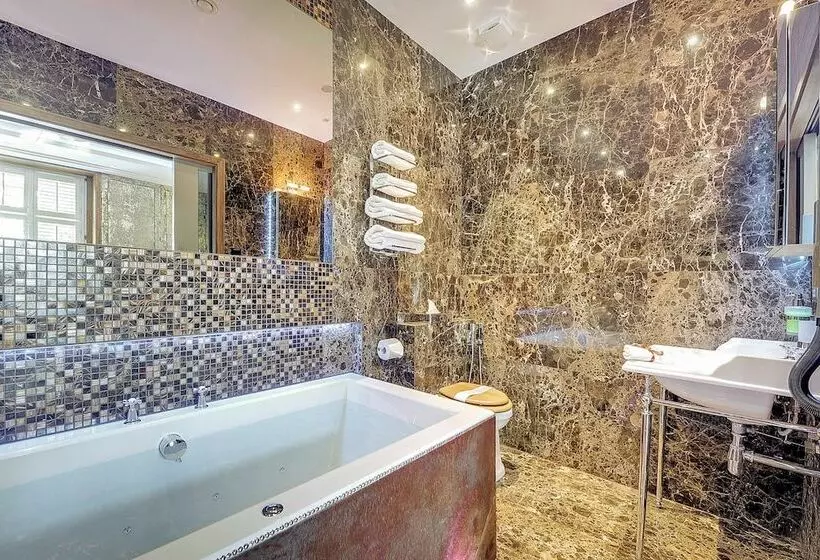 اتاق لوکس, Mala Anglia Deluxe Rooms & Spa