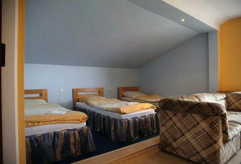 スタンダード4人部屋, Noclegi Europa