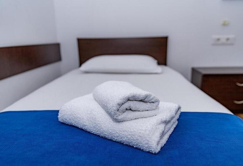 标准三人间, Pensiunea Zbor