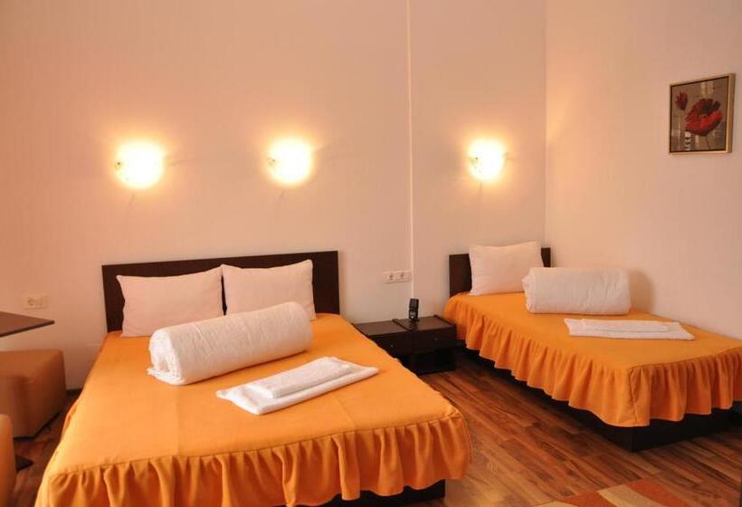 标准三人间, Pensiunea Zbor