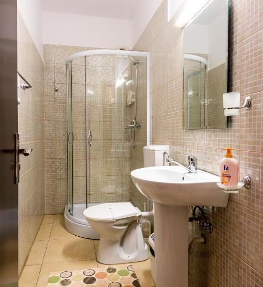 标准三人间, Pensiunea Zbor