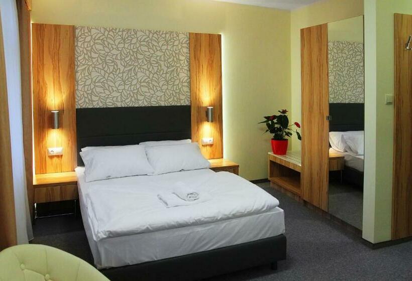 标准间, Przy Baszcie