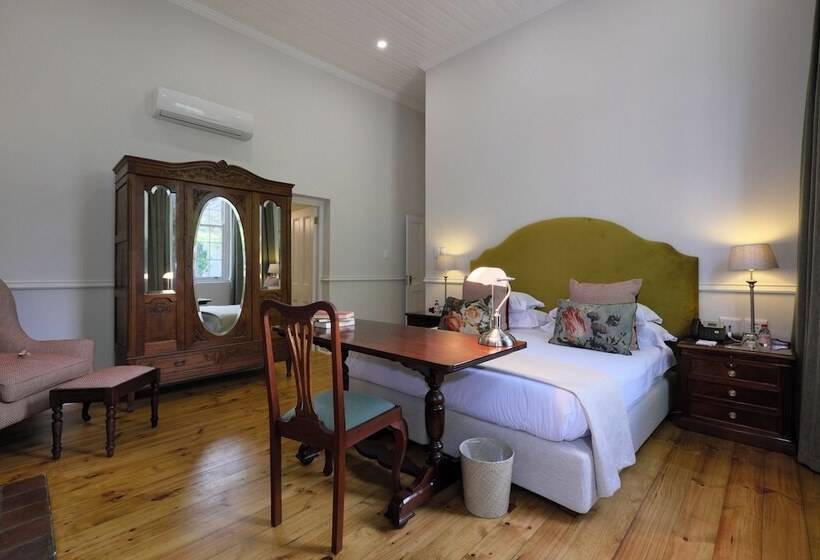 سوییت سوپریور, Chapter House Boutique Hotel By The Living Journey Collection