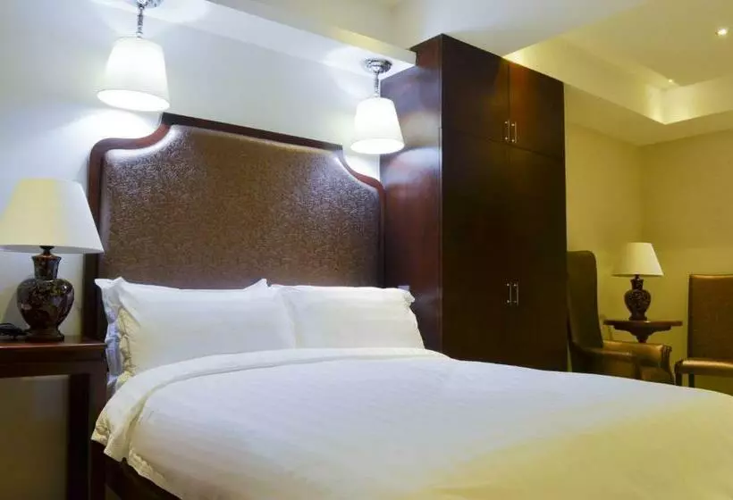 Executive Suite, Ritz