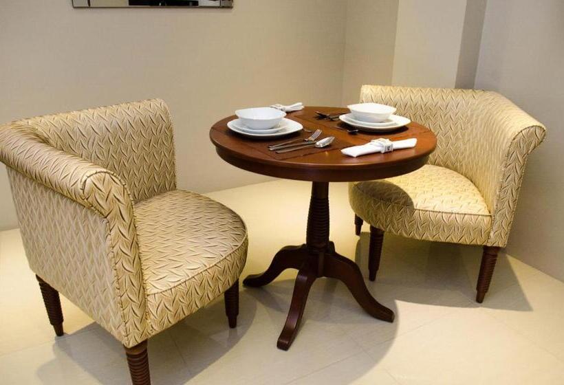 סוויטה עם מרפסת, Ritz