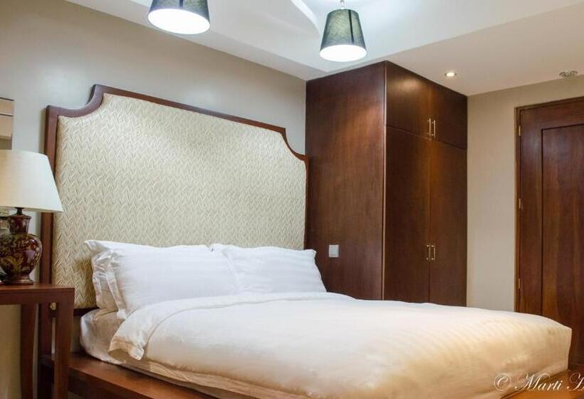 סוויטה עם מרפסת, Ritz