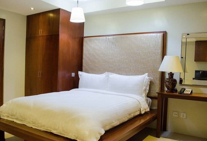 סוויטה אקזקיוטיב, Ritz