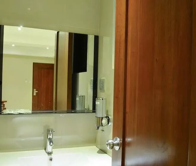 Königs Suite, Ritz