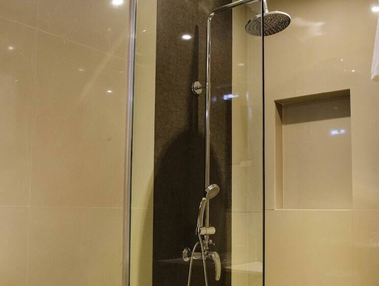 סוויטה מלכותית, Ritz