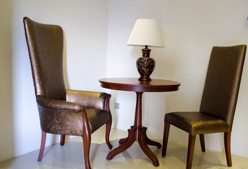 סוויטה עם מרפסת, Ritz