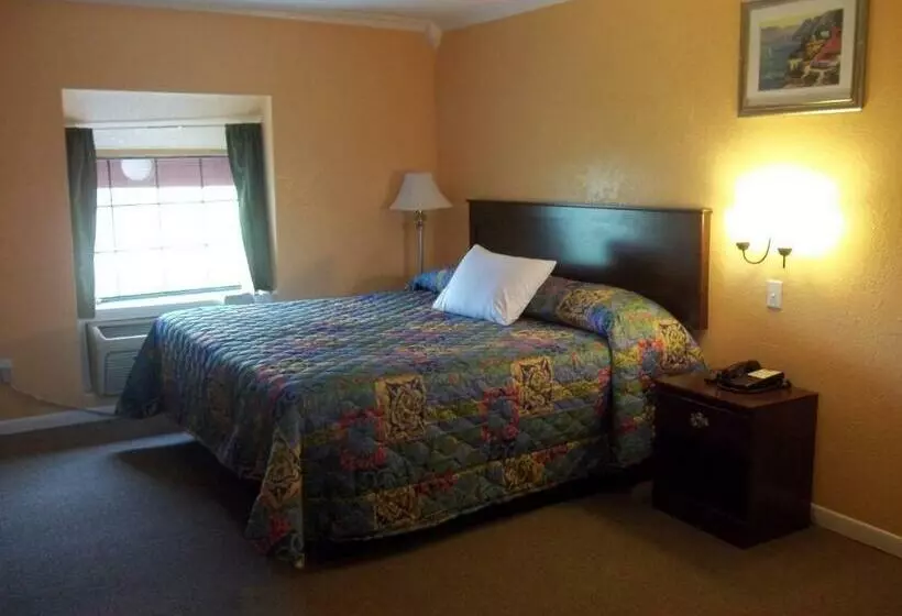 キングサイズベッドのスタンダードルーム, Scottish Inns Galveston