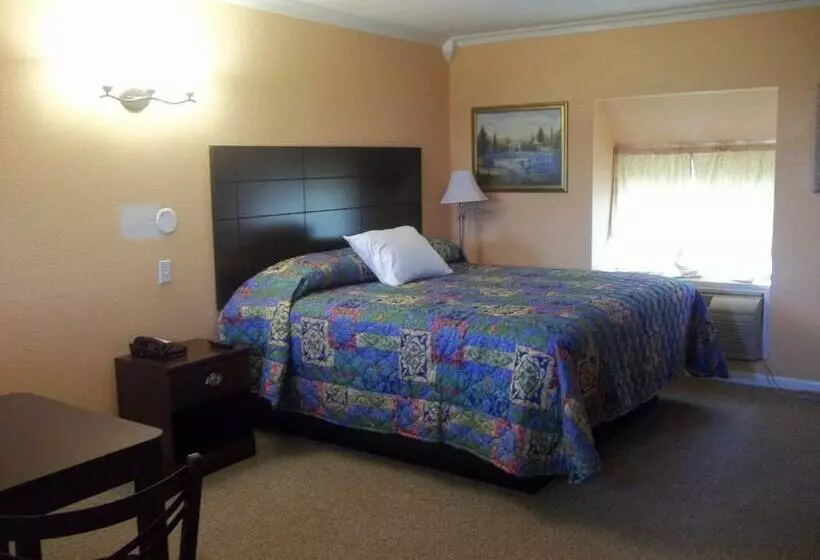 キングサイズベッドのスタンダードルーム, Scottish Inns Galveston