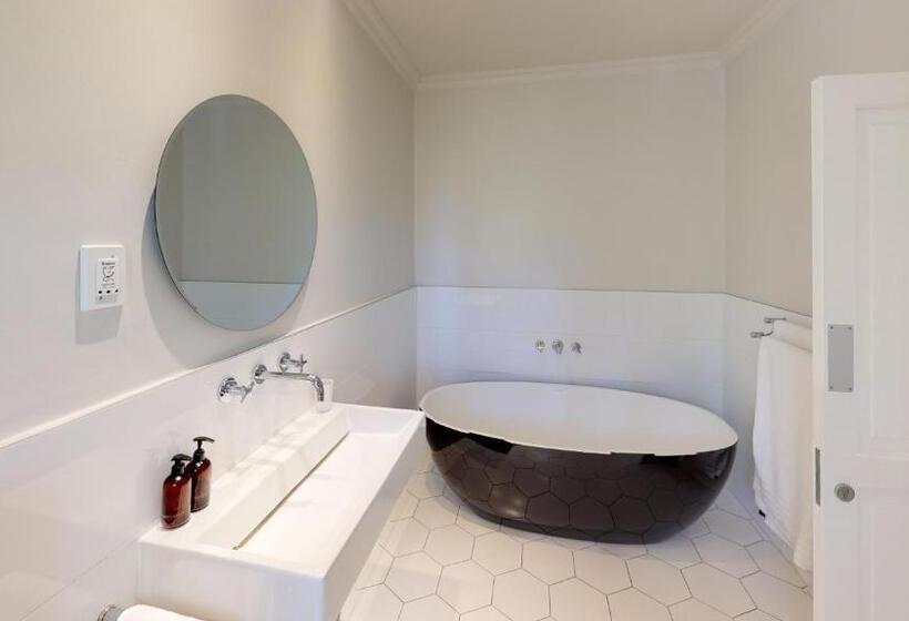 جناح مطلّ علي الجبل, Sugarbird Manor